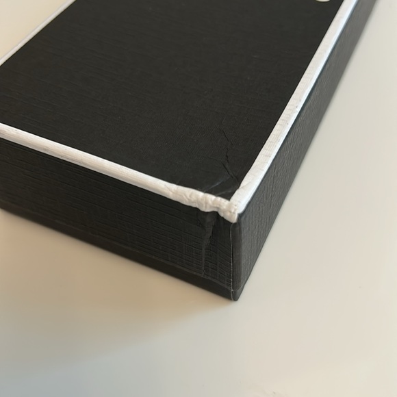 New! Michael Kors AirPods Case - Picture 11 of 11